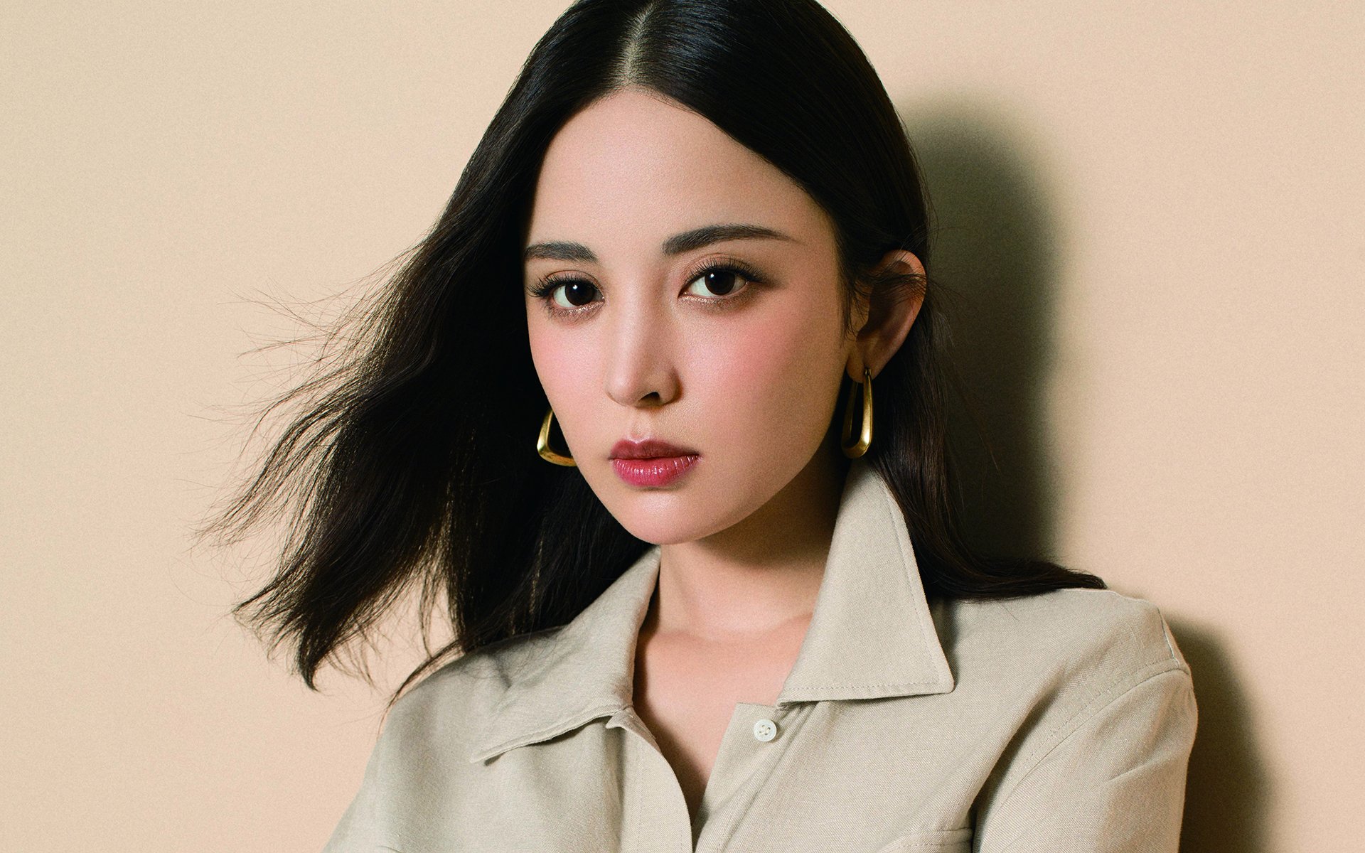 国际热身赛中国队逆袭 球员精神令人动容,足球国际热身赛