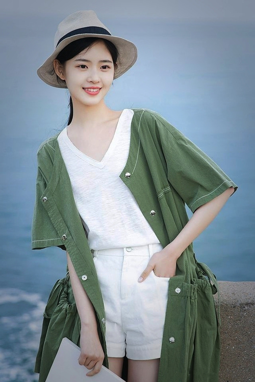 社交媒体关注年轻球员海外效力动态，海外球员过多